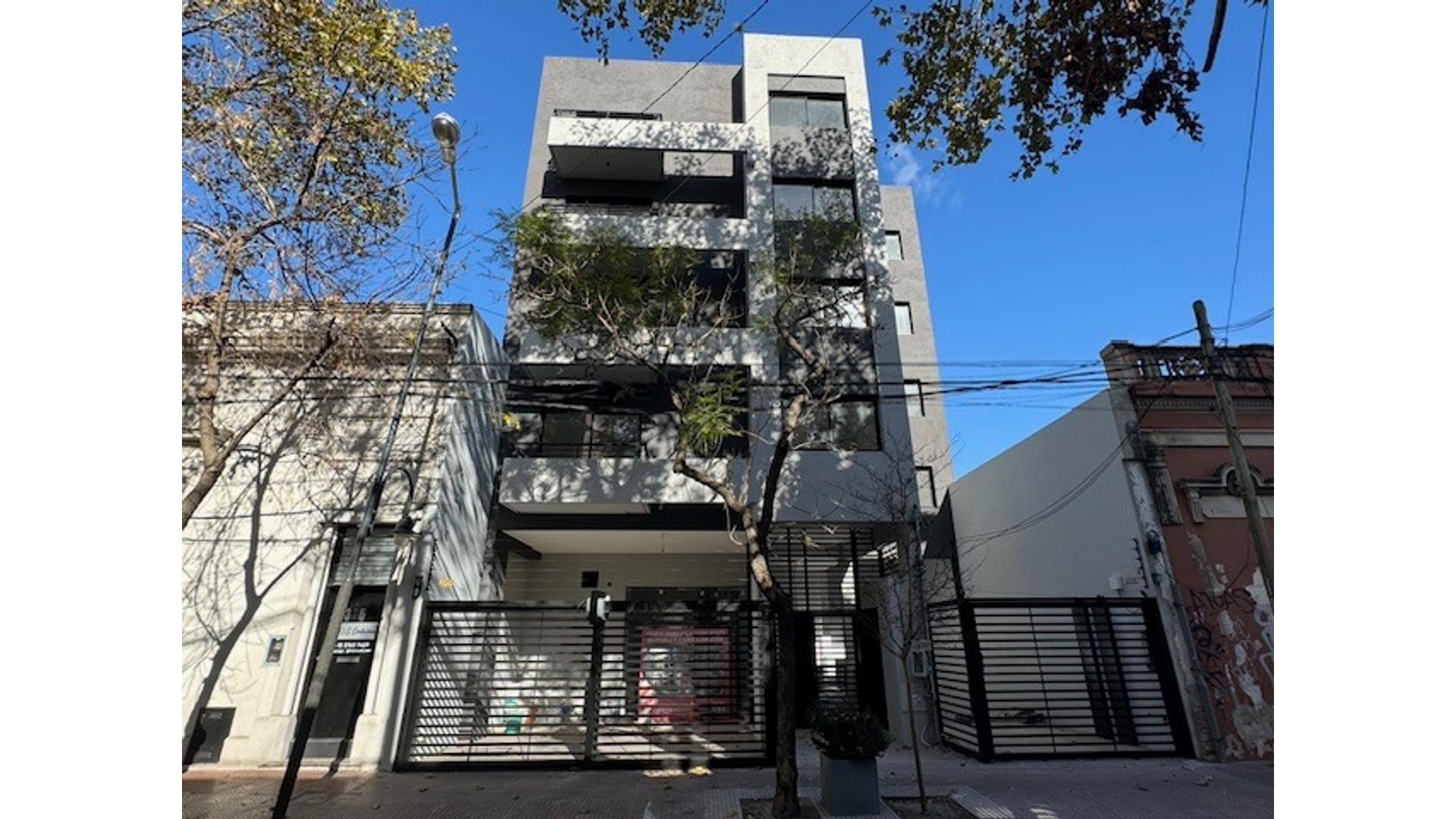 Libertador 300 3°  – ARS950.000 – Departamento – en Alquiler